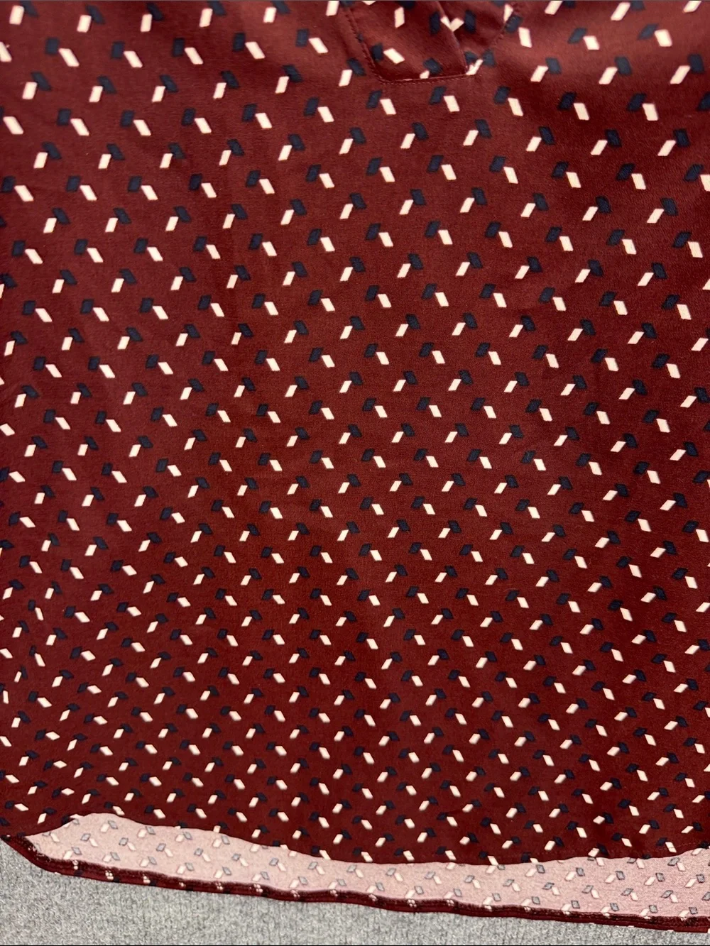 Ann Taylor Burgundy Sleeveless V-Neck Printed Blouse XS Nice!
